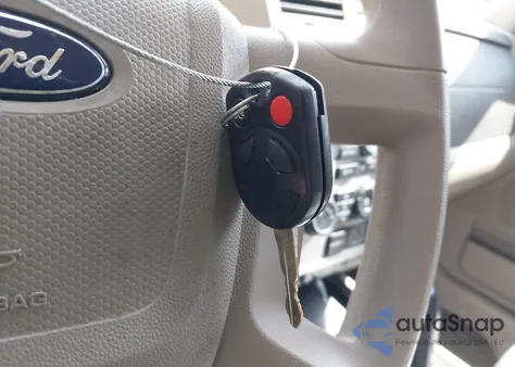 2008 Ford Escape Xlt z USA, uszkodzony, nr VIN 1FMCU93148KC24443